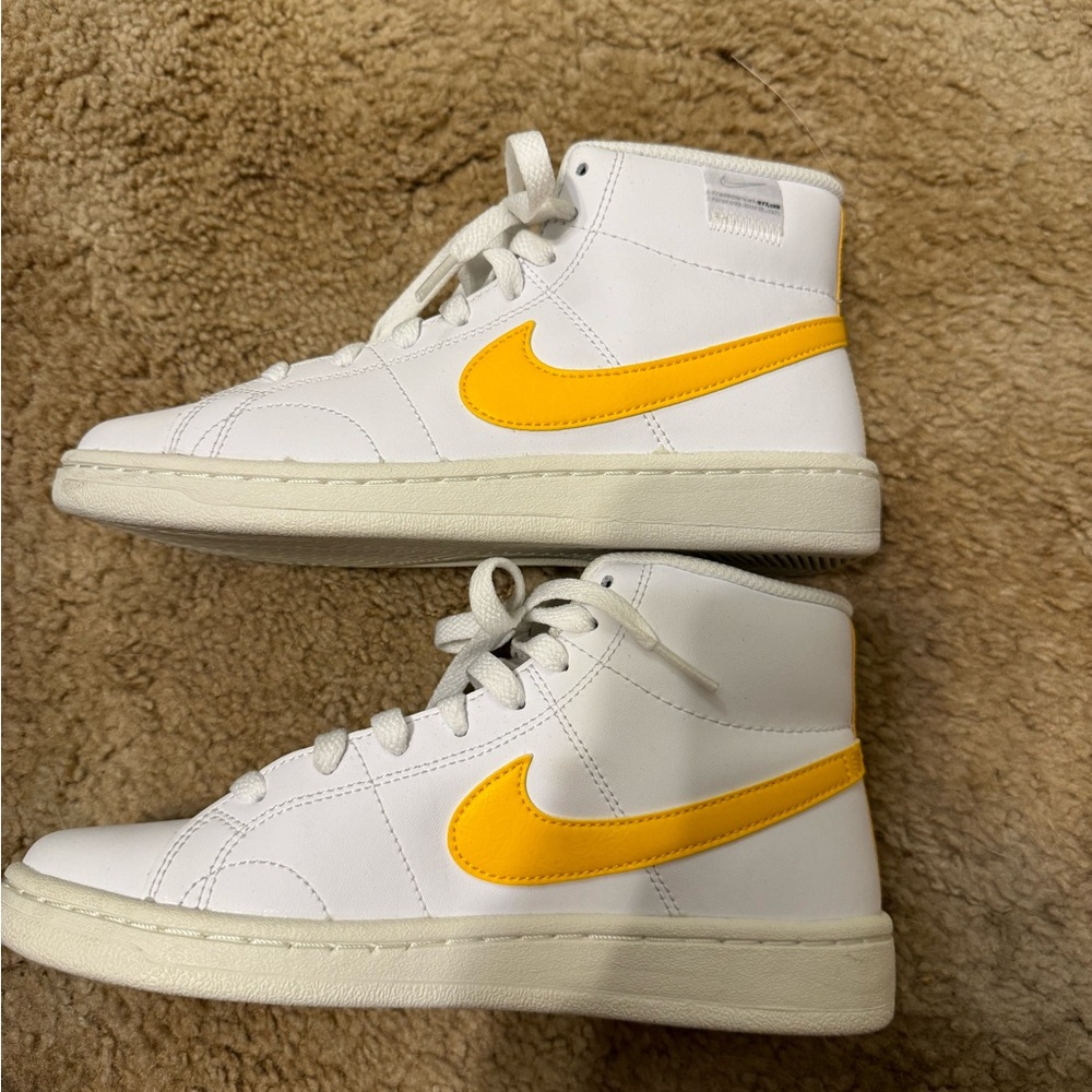 Nike Womens Court Royale 2 Sneaker